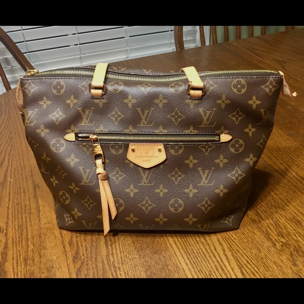 Louis Vuitton purse - authentic